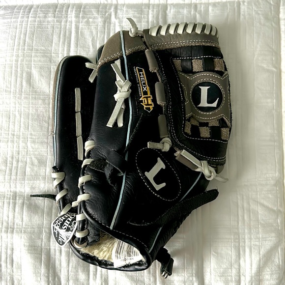BRAND NEW LOUISVILLE SLUGGER BASEBALL GLOVE - Picture 2 of 5